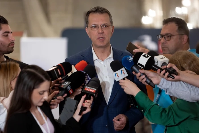 Ministrul Apărării se pronunță privind întârzierea avioanelor de antrenament IAR-99
